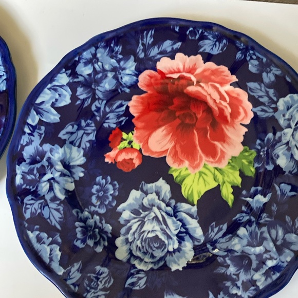 4 Floral Blue and Red Desert Plates Pioneer women - Picture 2 of 4